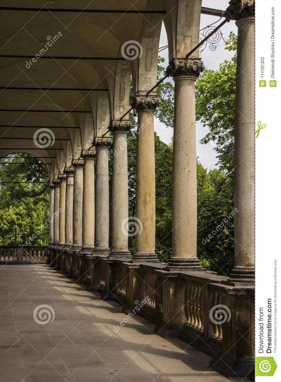 Колоннада в гаграх