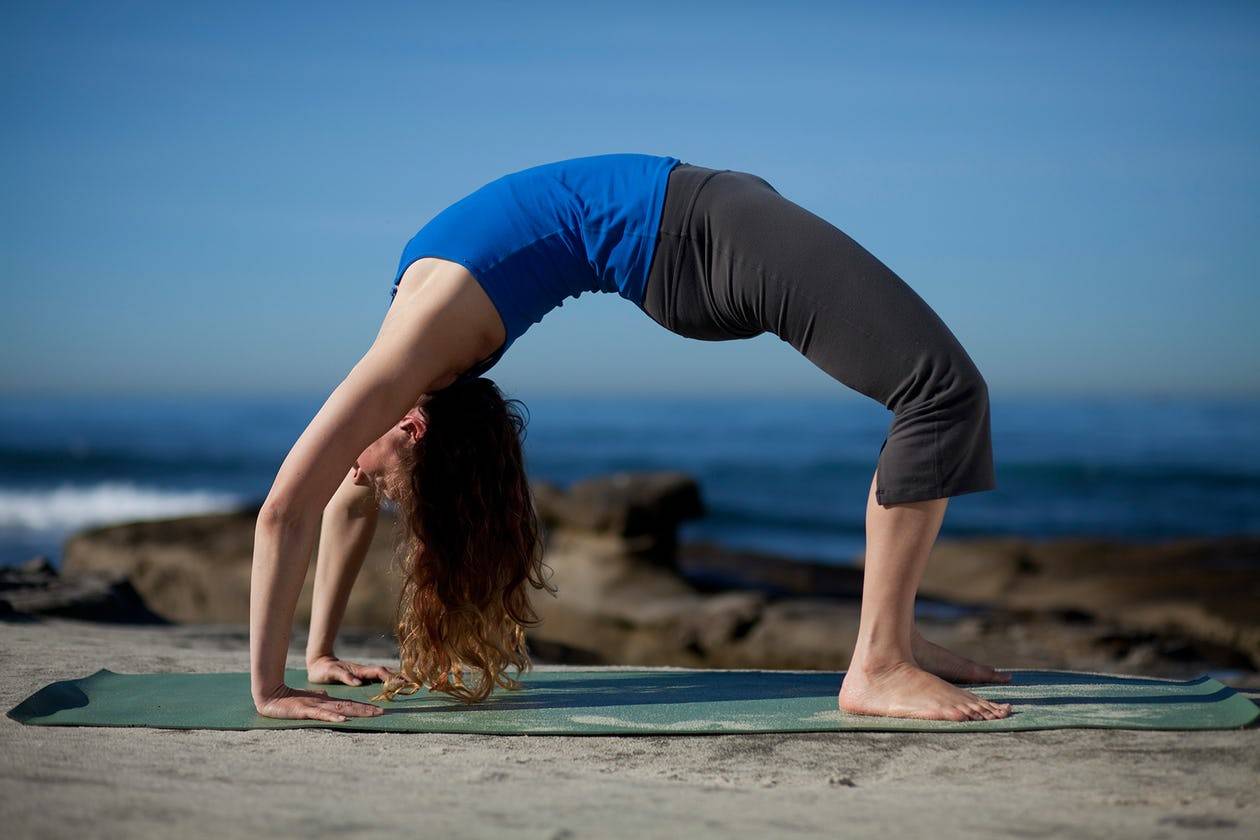 Как встать на мостик из положения стоя и лежа, подготовительные упражнения